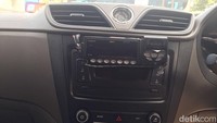 Argo mobil dipasang di dasbor. Tarif taksi sama dengan mobil sedan biasa. Foto: Khairul Imam Ghozali