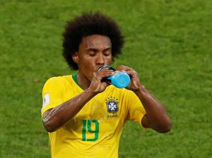 Diminati Barcelona, Willian: Nanti Dulu, Lagi Piala Dunia