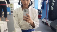 Olahraga Rika mulai dari muay tai hingga jiujitsu. (Foto: Instagram/rikatinydoll)