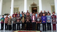 Presiden Jokowi mengumpulkan para bupati seluruh Indonesia di Istana Kepresidenan Bogor. Jokowi akan memberikan pengarahan terkait persoalan pemerintahan daerah dan pertumbuhan ekonomi.