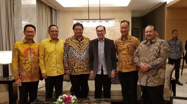 Ketum Golkar Bertemu Anwar Ibrahim, Bahas Politik RI-Malaysia