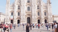 Amanda tak melewatkan wisata ke Milan Cathedral saat di Italia (amandarawles/Instagram)