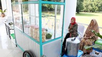 Presiden Jokowi memilih Bubur Ayam Lapangan untuk menjamu bupati se-Indonesia di Istana Bogor.