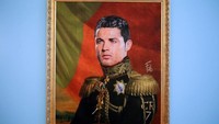 Cristiano Ronaldo digambarkan mengenakan seragam serba militer dengan latar bendera negara asalnya.  Foto: Istimewa