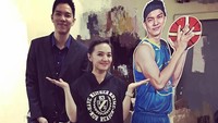 dr Grace berfoto bersama dengan legenda basket Indonesia Roni Gunawan. (Instagram/gjcsetiawan)  