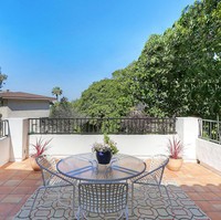 Bagian teras rumah untuk bersantai dibuat senyaman mungkin.  Foto: Dok. Elite Readerss/ Tracy Do Real Estate