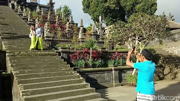 Masih banyak yang datang untuk foto-foto  (Ardian/detikTravel)