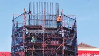Untuk memuluskan pembangunan jalan tol tersebut, saat ini PT JTD tengah mengajukan kredit investasi senilai Rp 14 triliun kepada sindikasi 4 bank terdiri dari Bank Mandiri, BNI, BCA, dan Bank DKI. Diharapkan proses pengajuan kredit bisa disetujui paling lambat bulan ini.