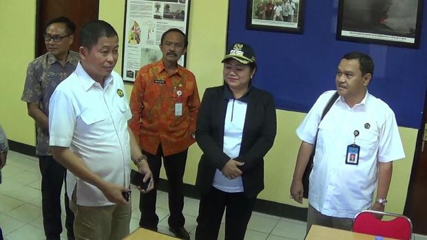 Jonan Minta Pengungsi Gunung Agung di Luar Zona Bahaya untuk Pulang