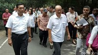 Mereka juga didampingi oleh, Vice President of East Asia and Pacific, Victoria Kwakwa, Country Director WB of Indonesia and Timor Leste, Rodirgro A Chavez, Menteri Desa, Pembangunan Daerah Tertinggal, dan Transmigrasi Republik Indonesia Eko Putro Sandjojo, Menkeu Sri Mulyani dan Menteri PUPR, Basuki Hadimuljono.