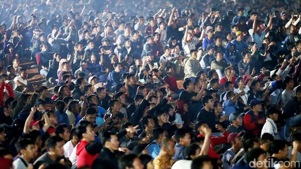 Ribuan Orang Nobar Piala Dunia Transmedia