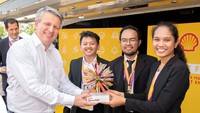 Tiga mahasiswa Universitas Gadjah Mada (UGM) itu mengalahkan empat tim finalis lainnya yang berasal dari 4 negara yaitu tim mahasiswa dari American University of Sharjah (Uni Emirat Arab), University of Texas (Amerika Serikat), University of Bordeaux (Perancis), dan University of Melbourne (Australia). Istimewa/UGM.