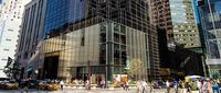Gedung ini berlokasi sangat strategis di pusat bisnis New York (Trump Tower New York)
