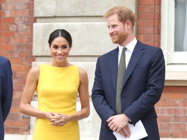 Makeup juga natural, tidak berlebihan. Kecantikan alaminya semakin dipertegas lagi dengan hair-do yang simpel. (Foto: Getty Images)