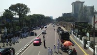 Selain itu terlihat pula massa aksi 67 yang terus berdatangan ke depan Bareskrim. (Foto: Nur Azizah Rizki Astuti/ detikcom)