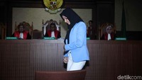 Bupati Kutai Kartanegara (Kukar) nonaktif Rita Widyasari divonis 10 tahun penjara dan denda Rp 600 juta subsider 6 bulan kurungan.