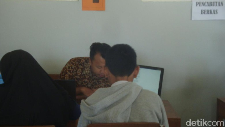 Gunakan SKTM, Keluarga Mampu di Banyumas Akhirnya Cabut Berkas Gunakan SKTM, Keluarga Mampu di Banyumas Akhirnya Cabut Berkas