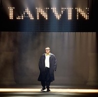 Label asal Paris dengan gaya yang shopisticated, Lanvin. Dibaca berdasarkan bahasa aslinya, yaitu menjadi Lahn-Vahn. Foto: Getty Images