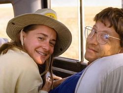 Masa Muda Wanita yang Bikin Bill Gates Mabuk Kepayang