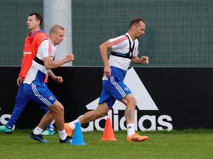 Disebut Mirip Bra, Rompi Apa Sih yang Dipakai Pemain Rusia?