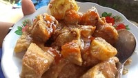 Siapa yang mau? Batagor enak dengan harga yang terjangkau bisa bikin perut kenyang. Foto: Instagram @pkudelicious