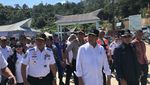 Menhub Tabur Bunga di Danau Toba