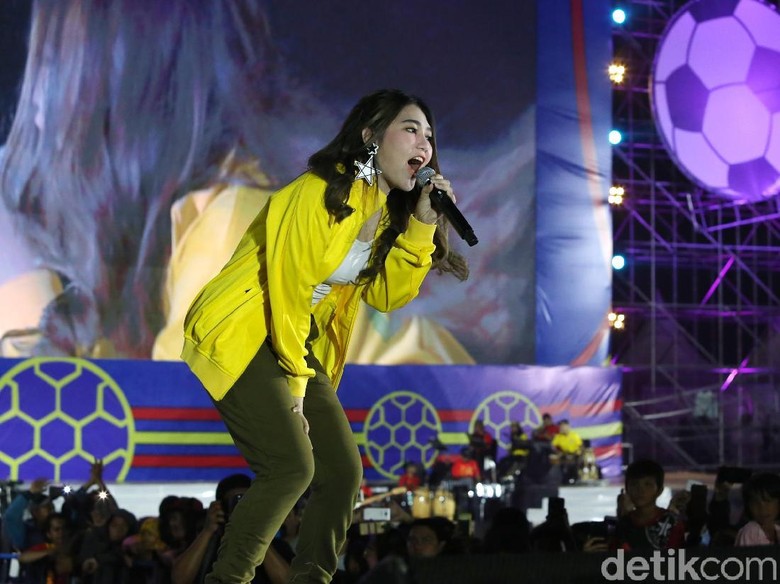 Belum Seminggu, Klip Selow Via Vallen Tembus 6 Juta View Belum Seminggu, Klip Selow Via Vallen Tembus 6 Juta View