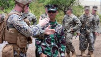 Prajurit Korps Marinir TNI AL yang tergabung dalam Satgas Latma Multilateral Rim Of The Pacific (Rimpac) 2018 berbagi ilmu patroli tempur dan jungle survival di Marine Corps Base Hawaii (MCBH), Amerika Serikat, Selasa (03/07/2018). (Foto: dok. Dispen Marinir)