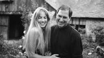 Mereka tampak saling cocok satu sama lain. Mereka bertemu pertama kali pada tahun 1989 saat Jobs berpidato di universitas Stanford, almamater Laurene. Mereka mulai makan bersama dan berpacaran. Foto: istimewa