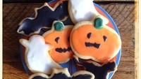Happy Halloween!/ Feliz Halloween!,  tulisnya. Kira kira cookies lucu ini dimasak langsung olehnya atau bukan, ya? Foto: Instagram shakira