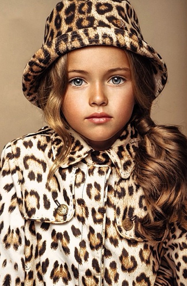 Pada usia empat tahun, Kristina memulai sesi foto profesional pertamanya. Tak lama kemudian, ia tampil dalam berbagai iklan dan kampanye besar seperti Armani Junior, Roberto Cavalli, Fendi, dan Vogue. Kristina kemudian dikenal sebagai ‘gadis tercantik di dunia’ saat ia berumur sembilan tahun. Foto: Dok. Instagram/kristinapimenova2005