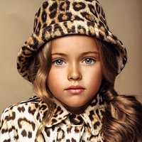 Pada usia empat tahun, Kristina memulai sesi foto profesional pertamanya. Tak lama kemudian, ia tampil dalam berbagai iklan dan kampanye besar seperti Armani Junior, Roberto Cavalli, Fendi, dan Vogue. Kristina kemudian dikenal sebagai ‘gadis tercantik di dunia’ saat ia berumur sembilan tahun. Foto: Dok. Instagram/kristinapimenova2005