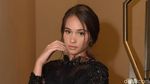Senyum Manis si Cantik Aurora Ribero