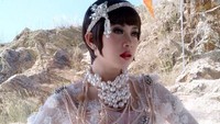 Salah satu penampilan Syahrini saat syuting video klip beberapa tahun lalu. Dok. Instagram/princessyahrini