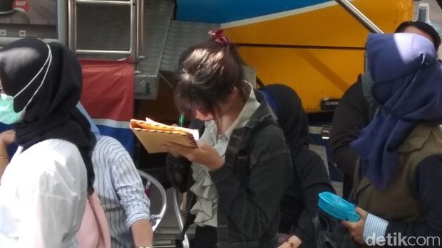Sejak Pagi, Ratusan Pemburu Kerja Antre Mengular di Mega Career Expo