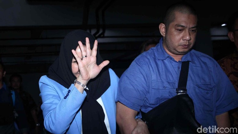 Divonis 10 Tahun Bui, Bupati Rita: Doain Saja Kuat Divonis 10 Tahun Bui, Bupati Rita: Doain Saja Kuat