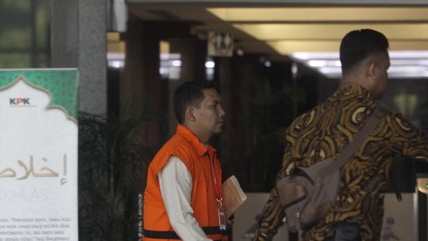 Berompi Oranye, Gubernur Aceh Dkk Diperiksa KPK