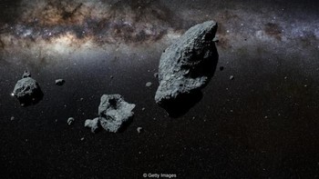 7. Asteroid 388945 (2008 TZ3) yang berukuran 210-470 meter akan melintas dengan kecepatan 31,6 ribu km/jam. Pada 10 Mei 2020, jarak antara Bumi dengan asteroid ini akan berkisar 2,8 juta km. Foto: BBC Karangan Khas