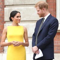 Meghan Markle kembali muncul di hadapan publik untuk menjalankan tugasnya sebagai Duchess of Sussex. Bersama Pangeran Harry, ia menghadiri acara Your Commonwealth Youth Challenge di Marlborough House, London, Inggris, Kamis (5/7/2018). (Foto: Getty Images)