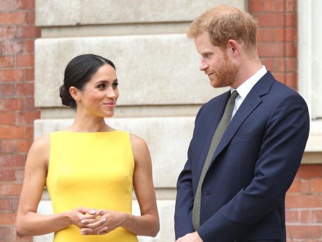 Meghan Markle kembali muncul di hadapan publik untuk menjalankan tugasnya sebagai Duchess of Sussex. Bersama Pangeran Harry, ia menghadiri acara Your Commonwealth Youth Challenge di Marlborough House, London, Inggris, Kamis (5/7/2018). (Foto: Getty Images)