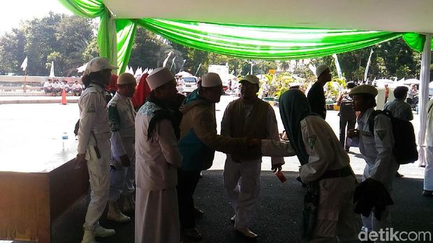 Aksi 67, Massa PA 212 Mulai Berkumpul di Masjid Istiqlal