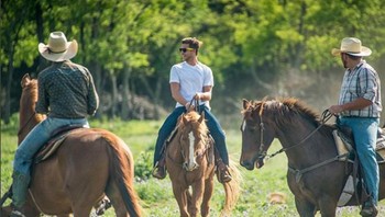 Ketiganya telah mengunggah berbagai perjalanan mereka mulai dari Spanyol, Italy, Hungaria, Kroasia, Argentina, Peru, Thailand, sampai ke Bali, Indonesia. (Foto: Instagram)