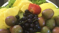 Plum, coronzo, jambu asam, dan mangga hijau!, tulis wanita yang lahir pada 2 Februari 1977 itu. Buah buahannya terlihat segar, ya. Foto: Instagram shakira