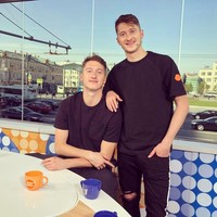 Selain sang kiper, Rusia juga punya dua pemain ganteng yang tak boleh dilewatkan penampilannya di Piala Dunia 2018. Mereka adalah kakak-adik kembar Alexey dan Anton Miranchuk. Alexey pertama masuk timnas Rusia pada 2015. Sedangkan kembarannya baru pada 2017 bergabung bersama timnas. Foto: Instagram