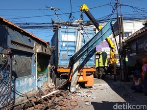 Truk Tabrak Tiang di Ungaran, Arus Lalin Semarang-Bawen Tersendat