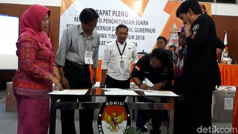 Rekapitulasi Pilgub Jatim, Khofifah-Emil Unggul di Surabaya