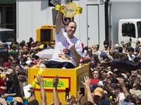 Lagi! Joey Chestnut Pecahkan Rekor Makan Hot Dog