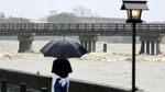 Foto: Banjir Dampak Hujan Lebat Tak Biasa di Jepang