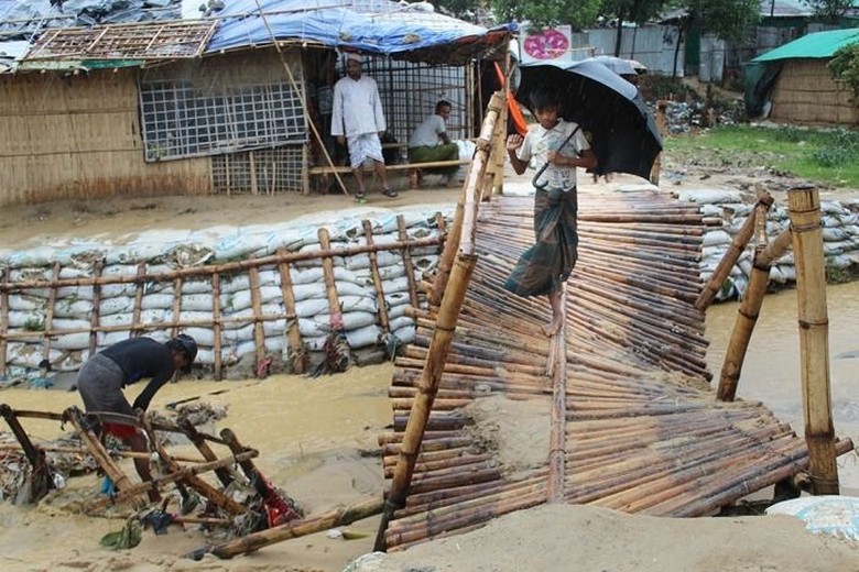 Banjir dan Longsor Terjang Camp Pengungsi Rohingya di Bangladesh Banjir dan Longsor Terjang Camp Pengungsi Rohingya di Bangladesh