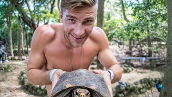 High on Life SundayFundayz dibentuk oleh Gamble, Lyakh, dan teman mereka Paeker Heuser. Mereka adalah penggemar travel yang sering mengunggah petualangan mereka di berbagai daerah ke media sosial. (Foto: Instagram)